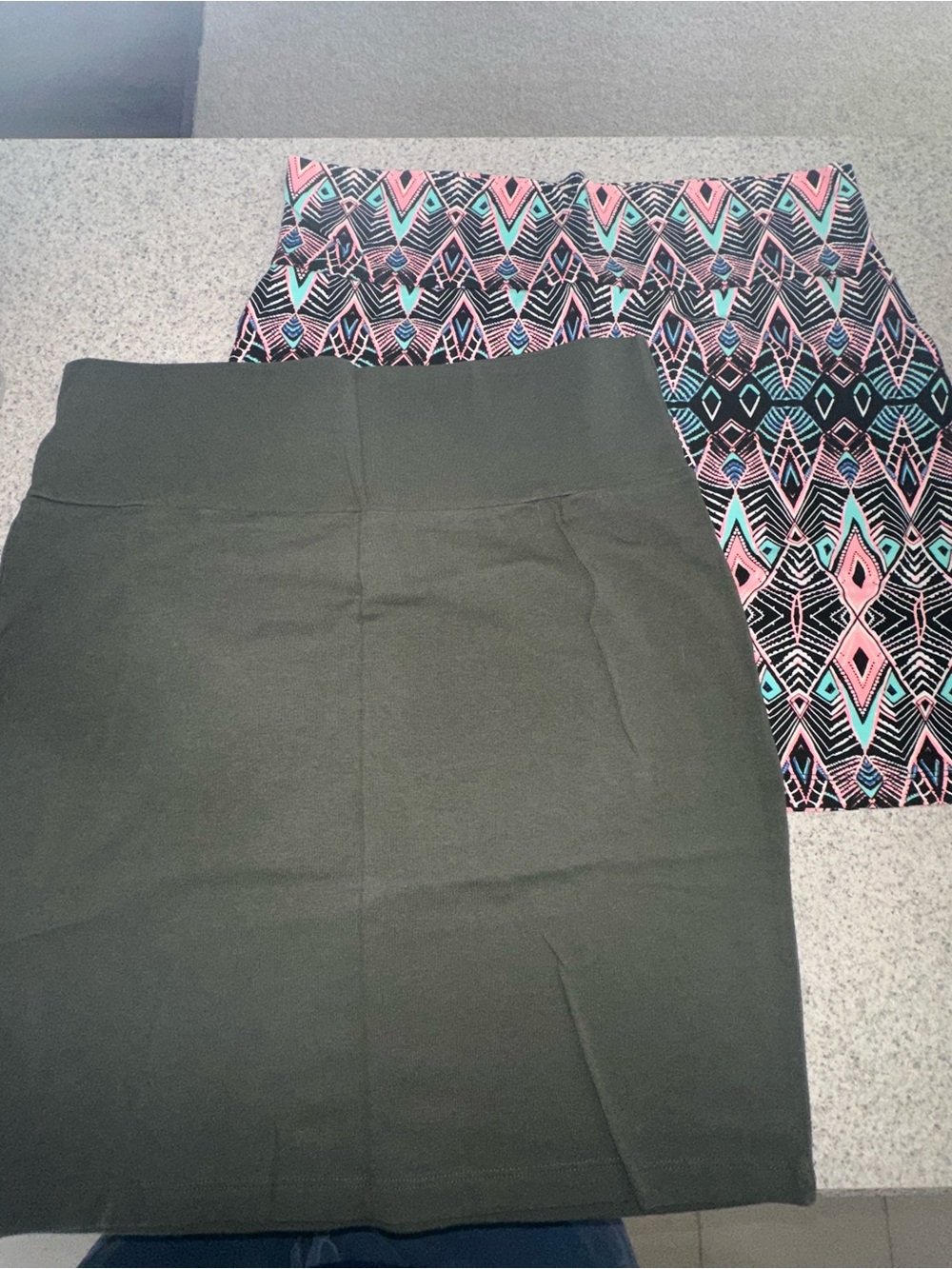 Charlotte Russe Women’s Olive Green and Geometric Accent mini skirts XL